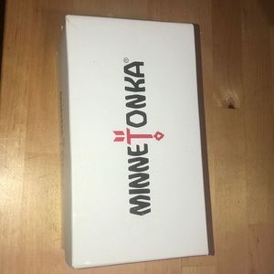 MinneTonka silver toddler girl moccasins  size 6